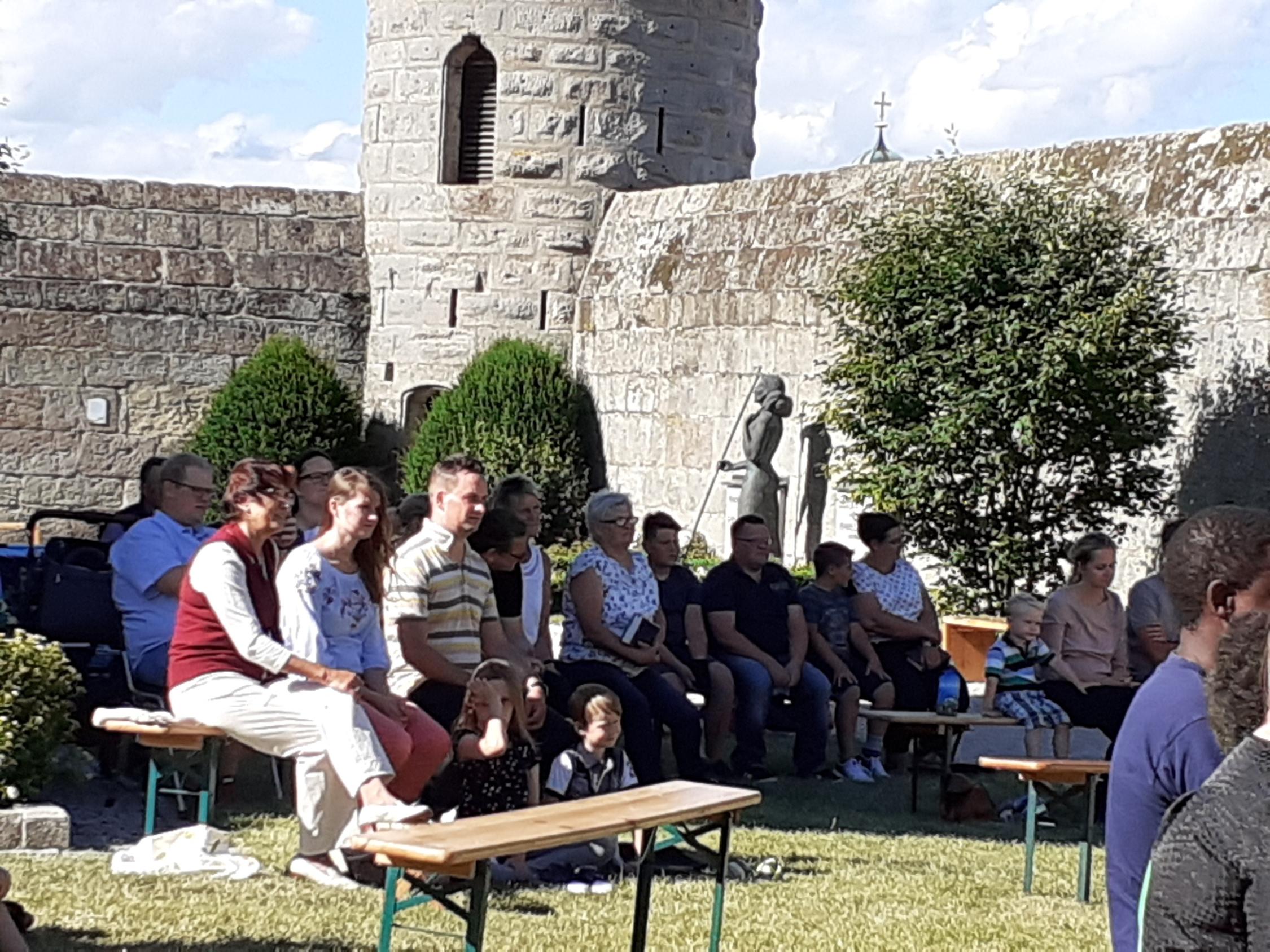 Familiengottesdienst im Freien