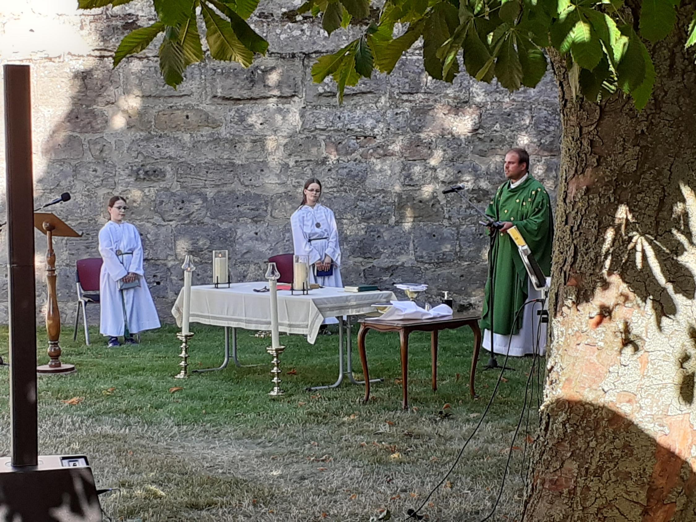 Familiengottesdienst im Freien