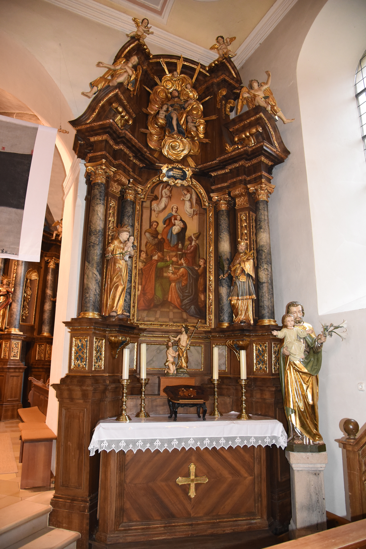 Kirche innen - Seitenaltar rechts