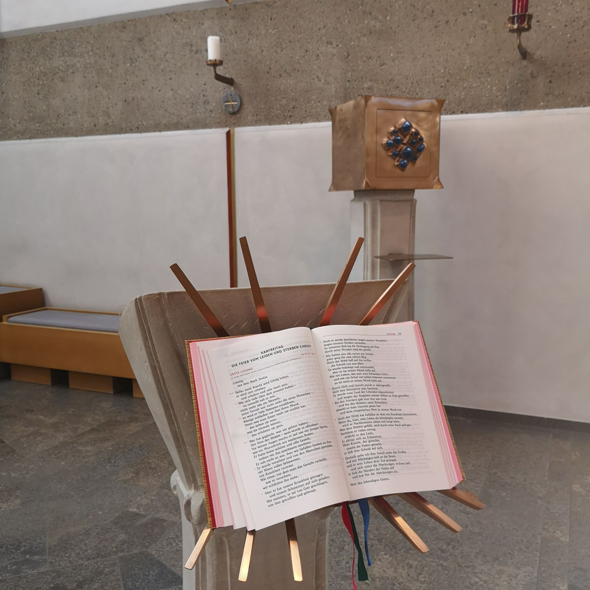 „Seht das Kreuz, an dem der Herr gehangen, das Heil der Welt“