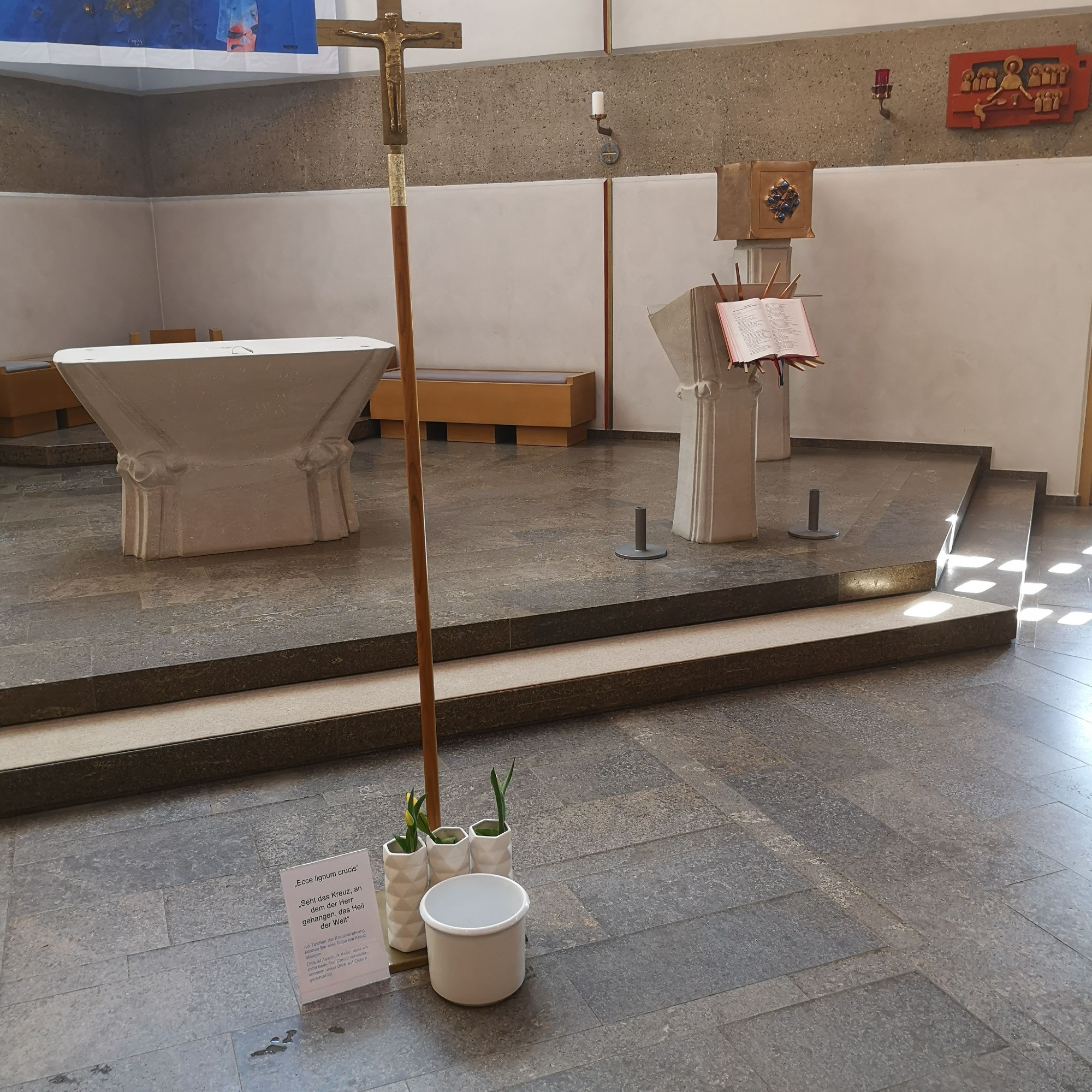 „Seht das Kreuz, an dem der Herr gehangen, das Heil der Welt“