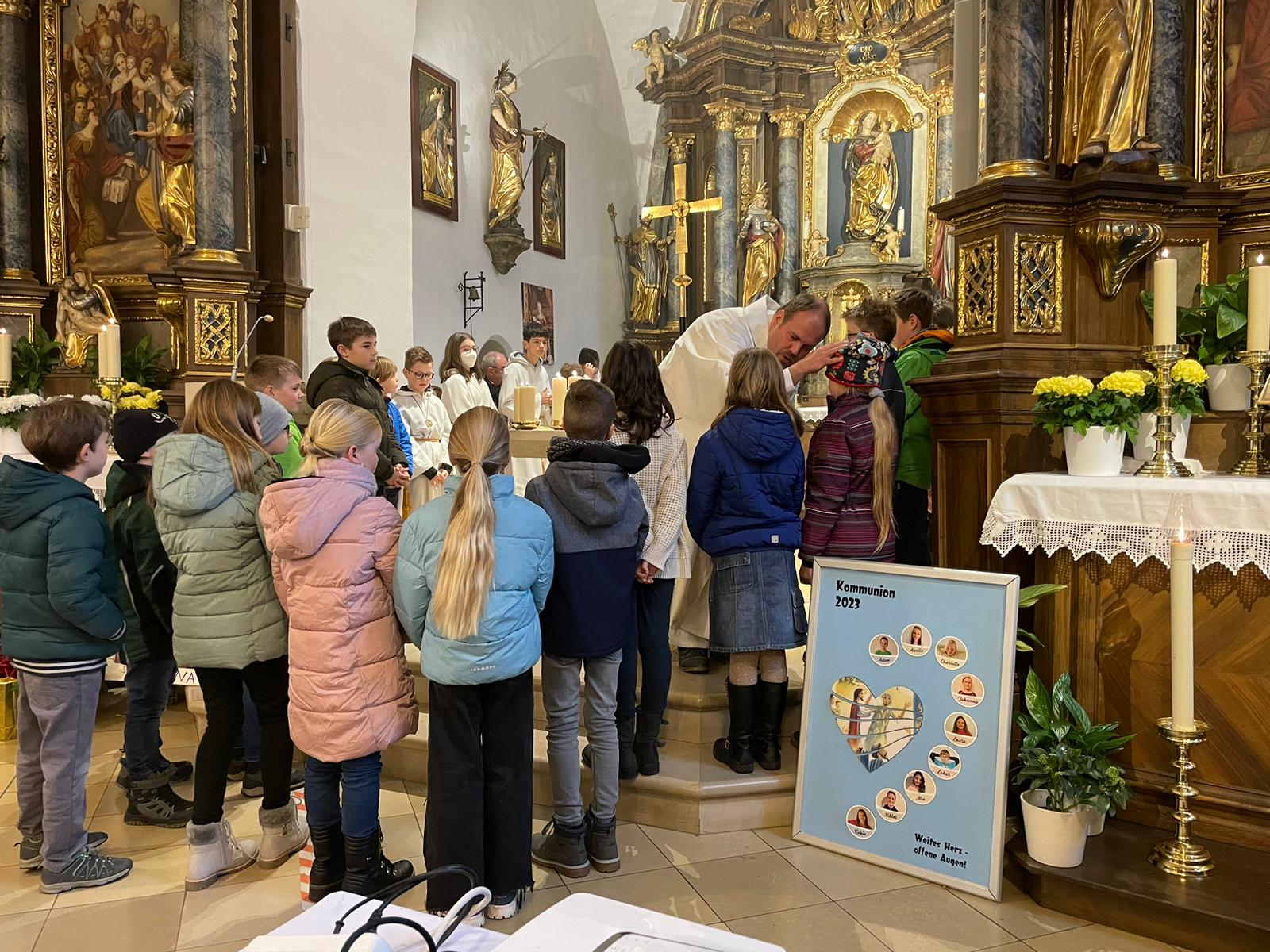 Vorstellung der Erstkommunionkinder im Familiengottesdienst