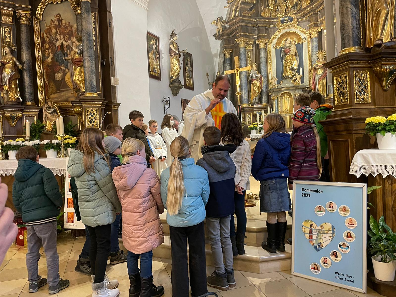 Vorstellung der Erstkommunionkinder im Familiengottesdienst