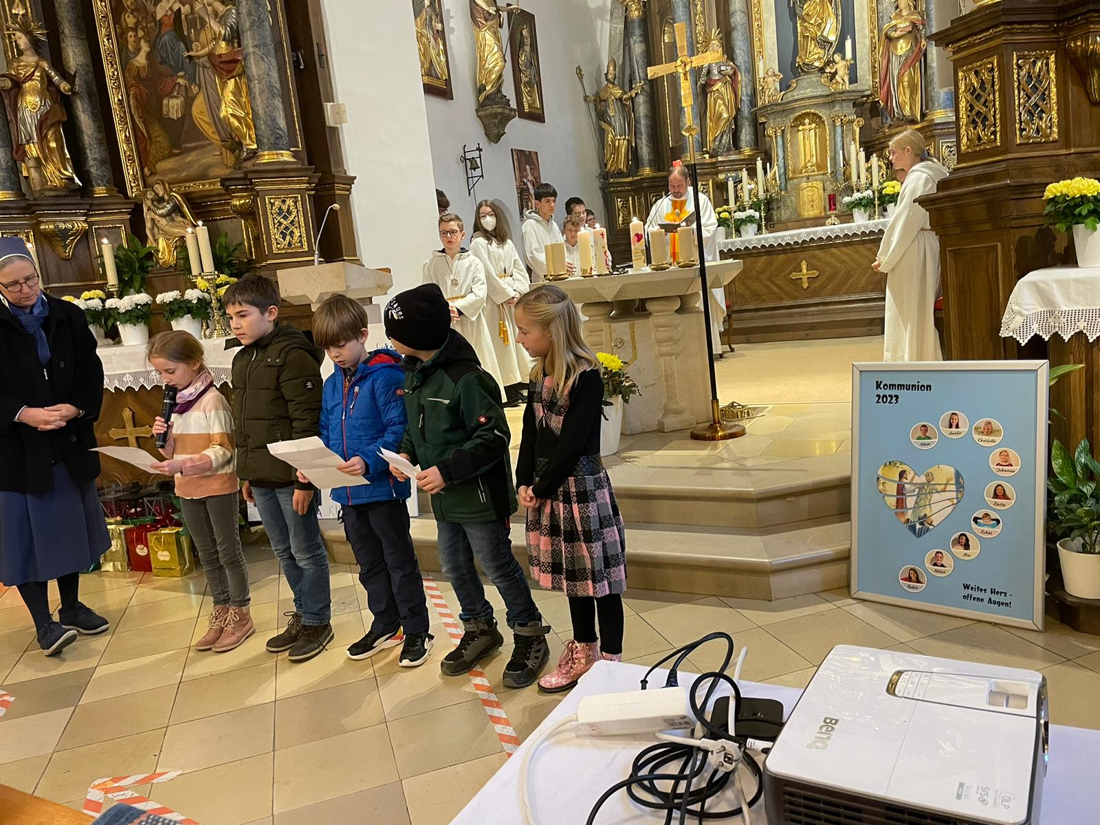 Vorstellung der Erstkommunionkinder im Familiengottesdienst